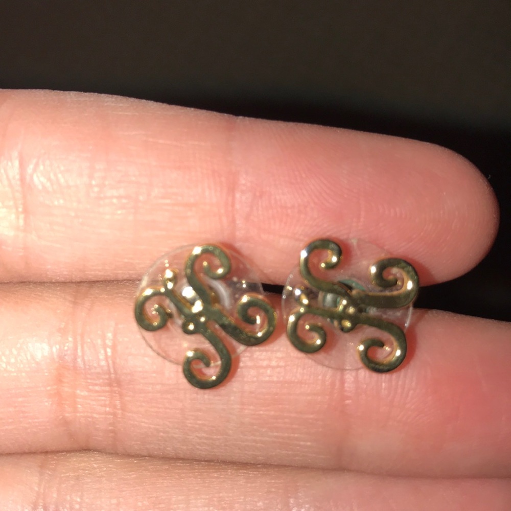 GOLD ‘K’ EARRINGS